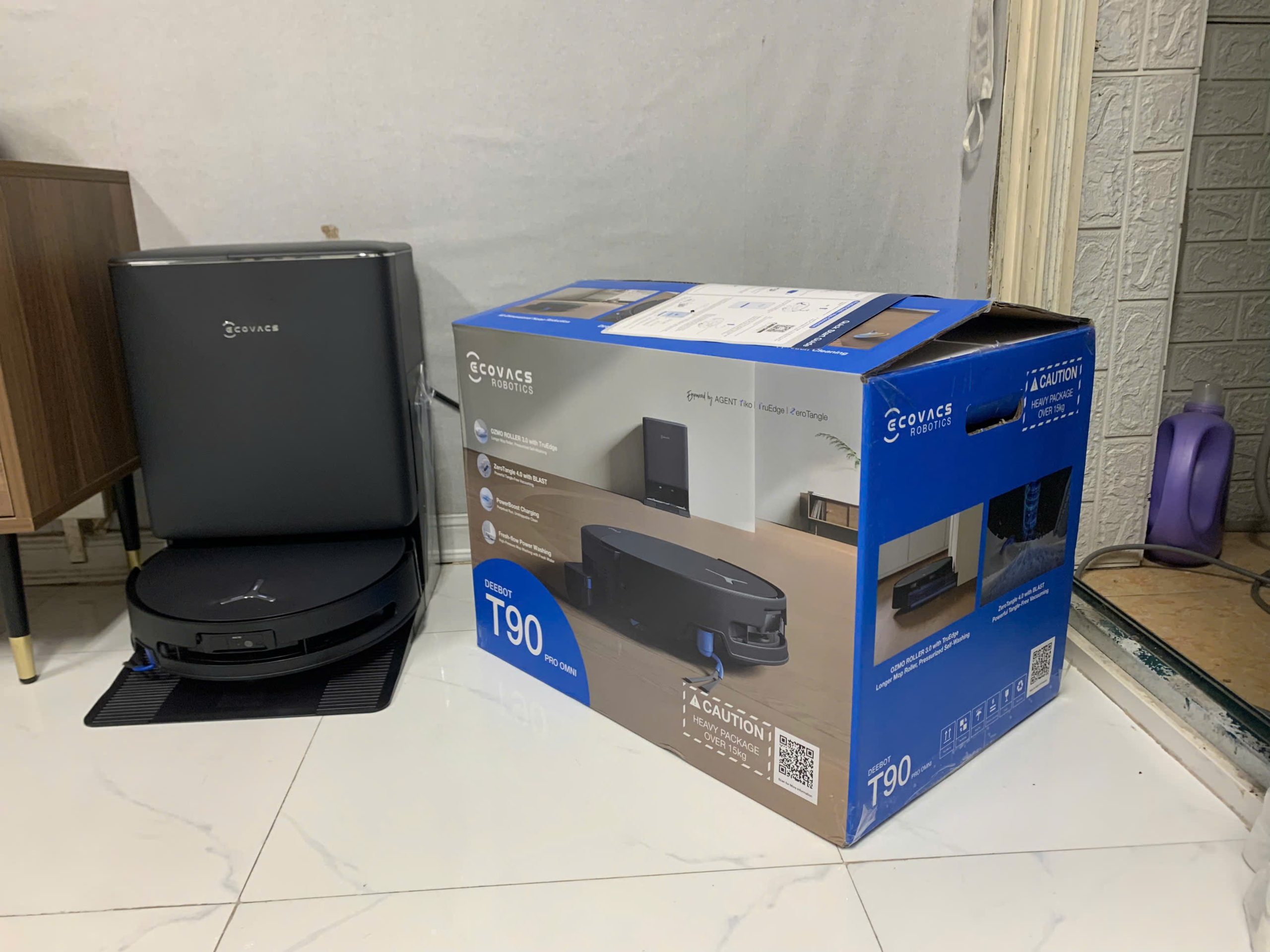 ảnh thực tế Ecovacs T90 màu đen