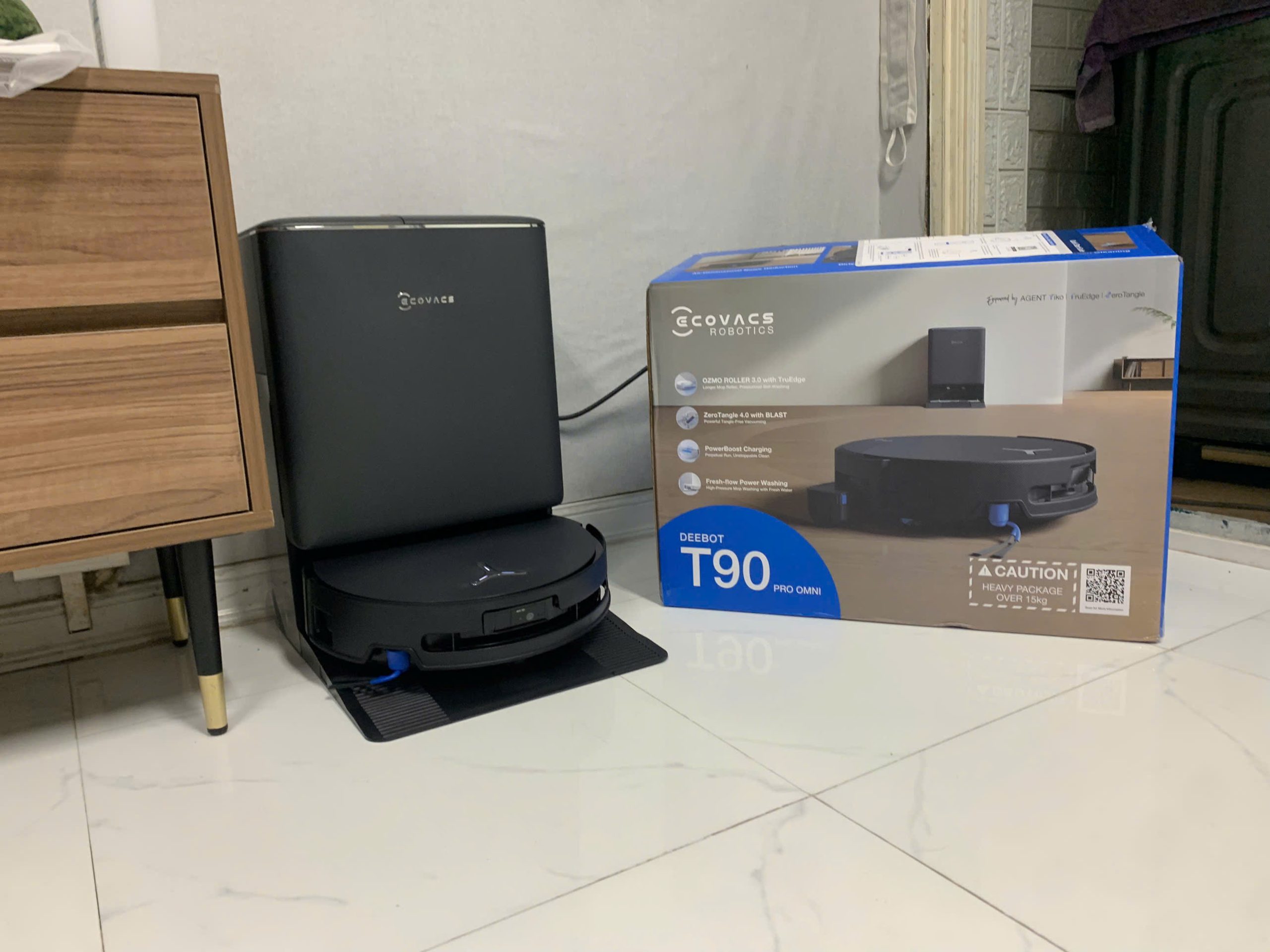 ảnh thực tế Ecovacs T90 màu đen