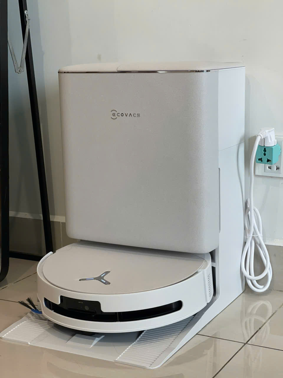 ảnh thực tế Ecovacs T90 màu trắng